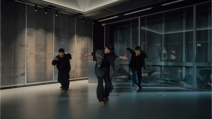 YELL استخدمت رقصة MO الخاصة بـ يوي تشي في تصميم الرقصة! YELL: بمجرد الاستماع إليها، أحببتها كثيرًا، 