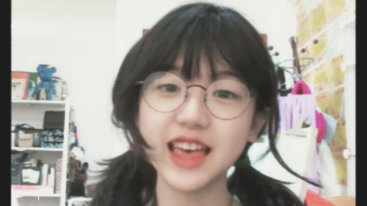 Kamu… kamu hati-hati ya! Hati-hati nanti aku manisin kamu sampai gigimu ngilu!