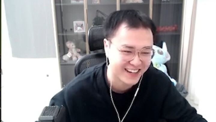 JJking: Aku yang sudah mencapai empat kali breaking langsung membuat Han Yisuo ketakutan sampai meng
