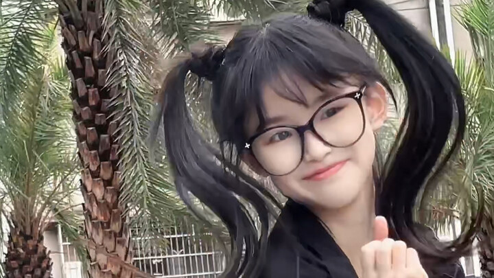 Summer’s almost here—my bangs are going to be plastered to my forehead again 😏 #GrannyLiu