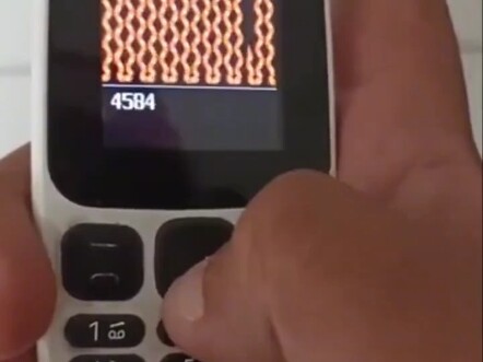 พลังงานสูงกำลังมา! เกม FC [งูกินอาหาร] ทำให้น้ำตาแห่งความตึงเครียดไหลออกมา ช่วยส่งยาสงบใจสักเม็ดให้ฉ