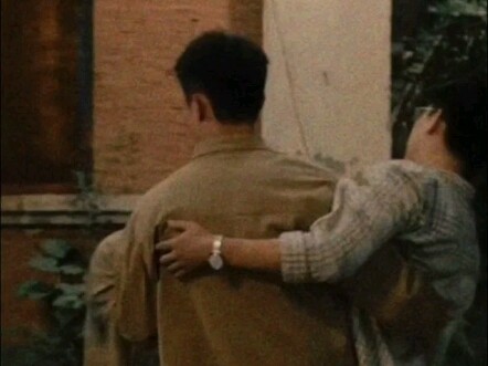 Teacher Gu's family has two E's and one A. For a family of four, it is enough to have three people w