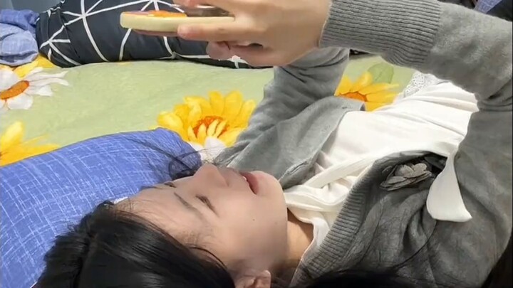 Làm bạn trai là chơi game cùng