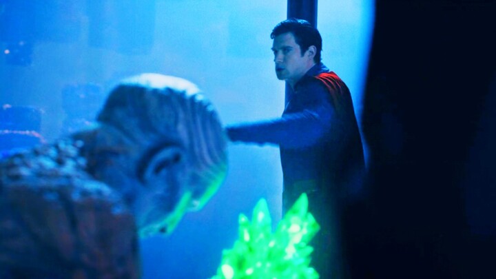 Damage batu krypton si Superhero baru vs Damage batu krypton si Superhero lama