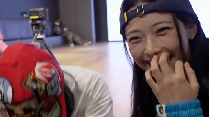 LATIHAN TARI BABYMONSTER - 'HOT SAUCE' DI BALIK