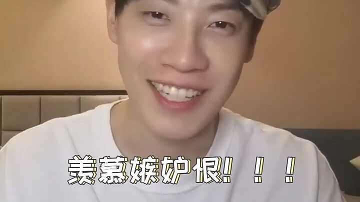 ทำไมใน ‘ฉิงฉิงชีจง’ ถึงมีคนดูถูกตัวเองว่าหน้าตาไม่ดี แถมยังร้องไห้เพราะความขี้เหร่ของตัวเองอีกนะ! คุ