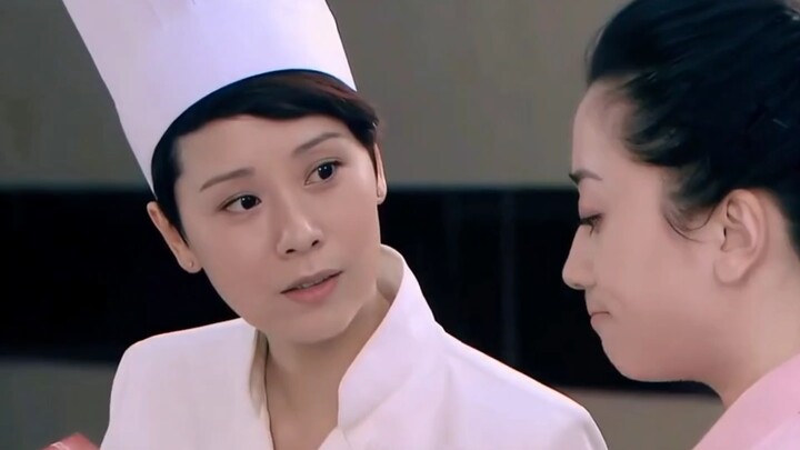 A signature dish worth 10,000 yuan at a five-star hotel was served before it was even fully cooked.