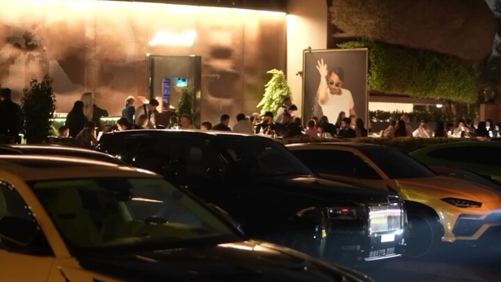 Wealthy people's shopping district!