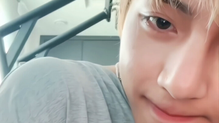 Kenapa sih Kim Taehyung terbaru tampil seperti ini di siaran langsung? Masihkah dia pria tertampan d