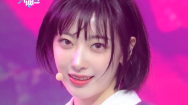 فرقة اللياقة البدنية النسائية H1-KEY "الوردة المتفتحة بين المباني (Rose Blossom)" العرض الأول للأغني