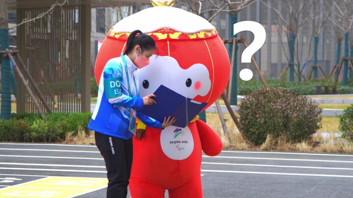 Xue Rongrong: Để tôi xem đây là cái gì?