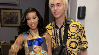 一年前 拉着Cardi B的手送她上舞台