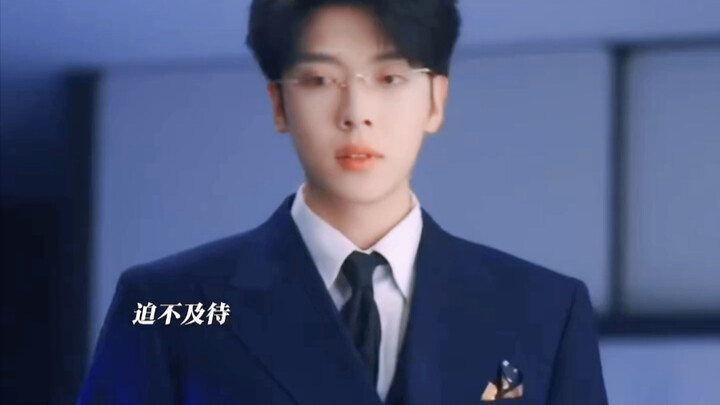 Anh ấy hối hận vì đã buông tay.