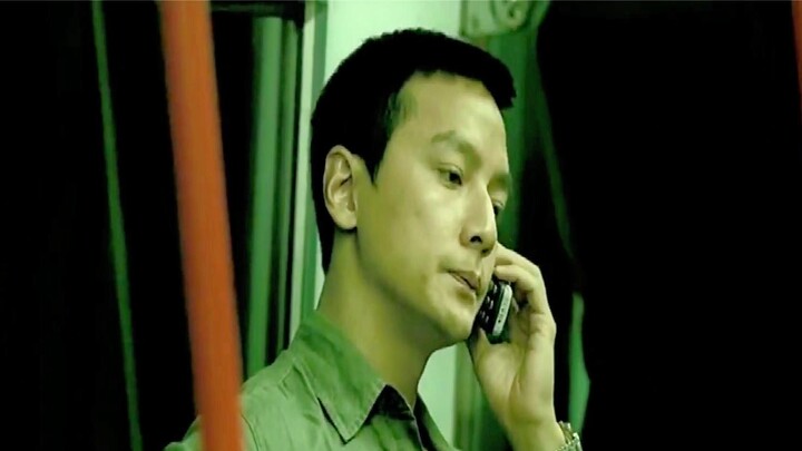 Yanzu leisurely eats and fishes, and directs his subordinates to act everywhere by phone, which is s