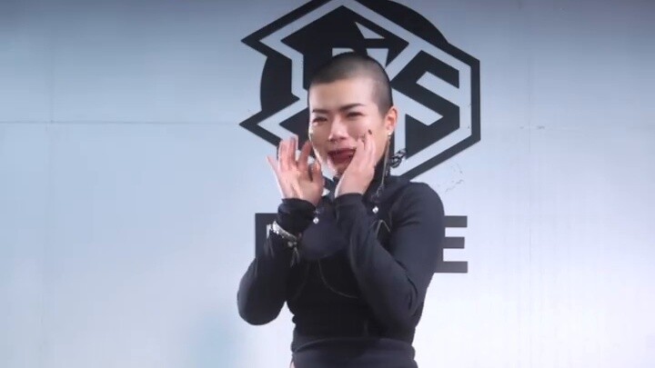 Park Jae-Bum's "Posture" tutorial Σ(っ°Д °;)っ Ultraman is seen carrying seafood!!!
