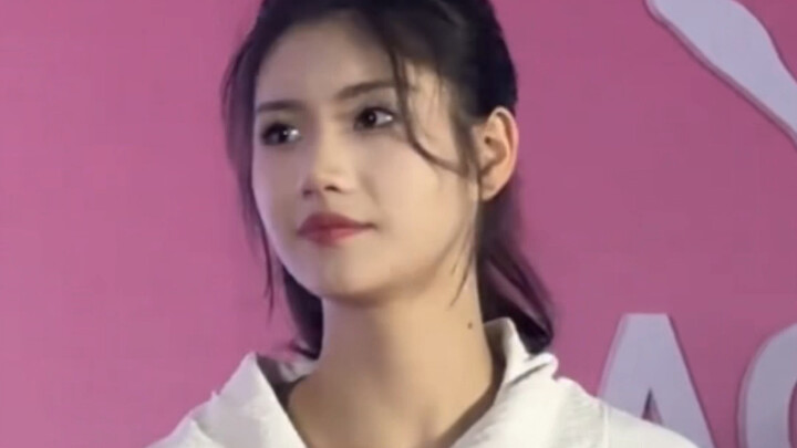 ในงานอีเวนต์ สาวน้อยเซี่ยซือหนิงสวยสุดๆ เลย!