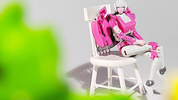 Am I ugly? Then I'll leave? Review of the small-scale Arcee of Dr. Wu the Mechanic