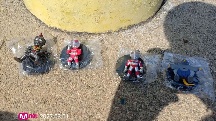 Bốn mô hình Ultraman, sản xuất tại Trung Quốc, kiểu dáng SD.