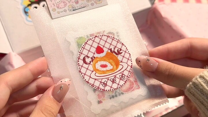 - Handmade packaging (๑^o^๑)!