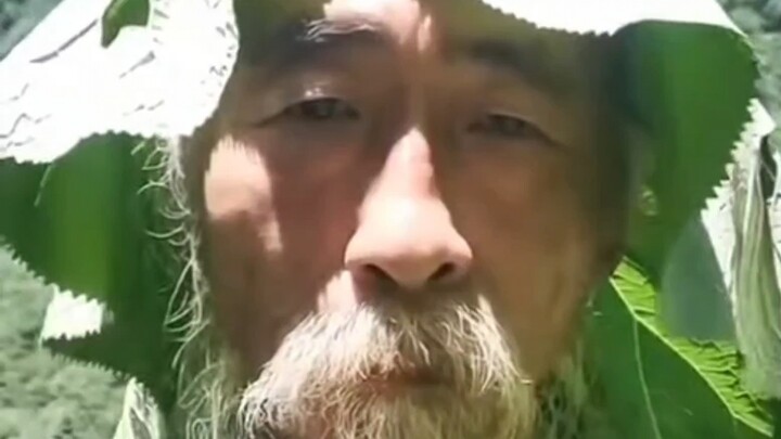 A Chinese blogger on TikTok has attracted countless foreigners to become his apprentices through a v