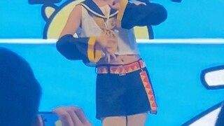 استيقظت فجأة ورأيت جينغ يين لينغ ترقص على MOTTAI