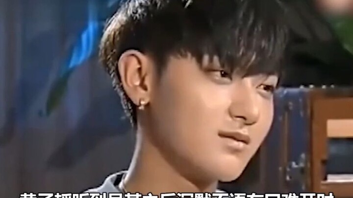 Segala hal tentang selebriti selalu ada jejaknya; G-Dragon berjalan dengan gaya yang aneh, membuat L