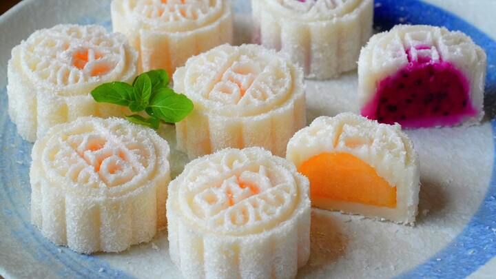 I just found out today that you can make mooncakes with fruit—no need to knead dough, just fruits ar