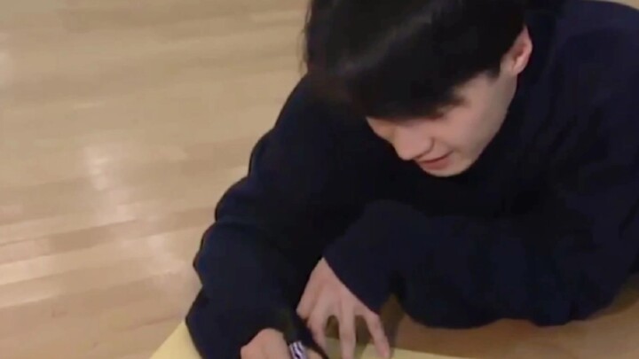 He’s just a cute little guy who’s 1.8 meters tall.