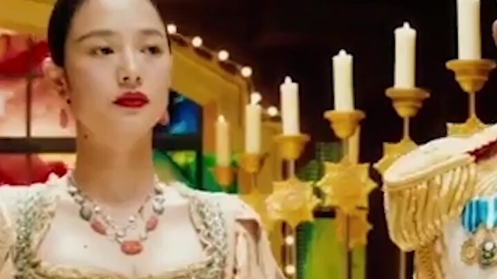 “Di bawah kamera sutradara, istri Tang Wei dan Zhou Yun itu seksi banget!! Sutradaranya benar-benar 