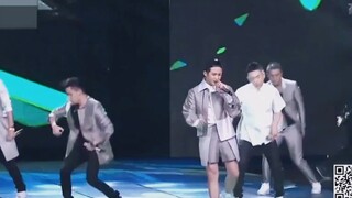#你是什么意思Menurut kekuatanmu, aku mendapatkan Live ini. Mau tak mau aku menatap kaki Duoduo. #tanjianci
