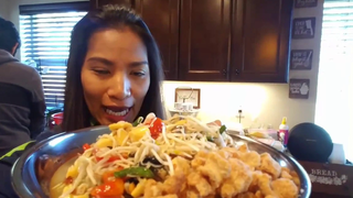 กินตำป่าเผ็ดมากๆ แซบขนาด ฉลองเพื่อนได้"กรีนการ์ด"
