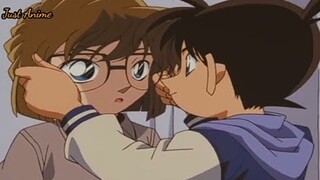 Detective Conan sub Indo / Conan memakaikan kacamatanya pada haibara