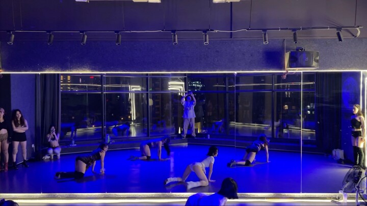 Money… Money-bro, please date me!