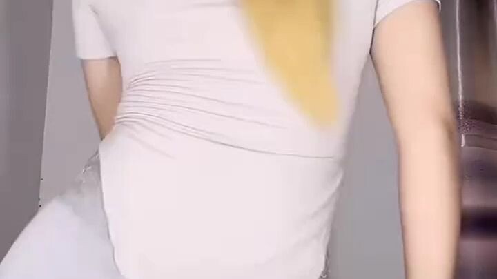 Qiao Yiyi 1 punggung (tekan ikuti, agar tak tersesat)