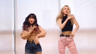 Tantangan tari "XOXO" oleh Chuu × Jeon Somi