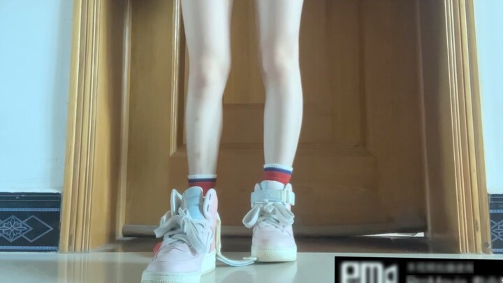 Sepatu tinggi berwarna merah muda