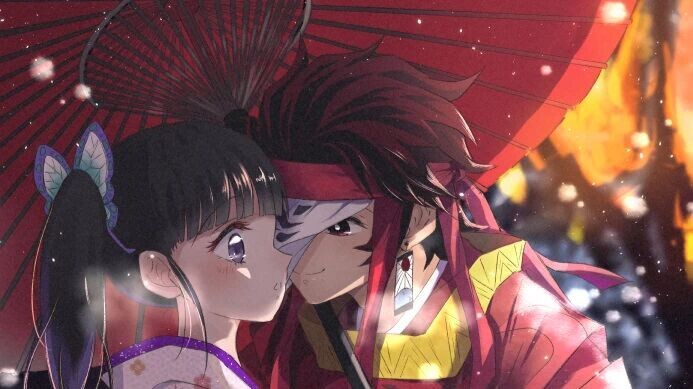 بمجرد صوت الشُّعلة المعلَّقة، يطلّ عبق الفحم على الساحة.