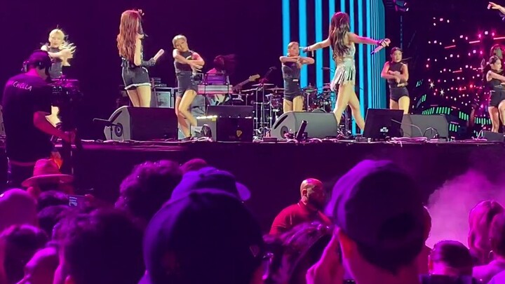【BlackPink】Cảm nhận tiếng reo hò từ khán giả dưới sân khấu tại Coachella