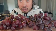 ASMR EATING SOUNDS - RED GRAPES