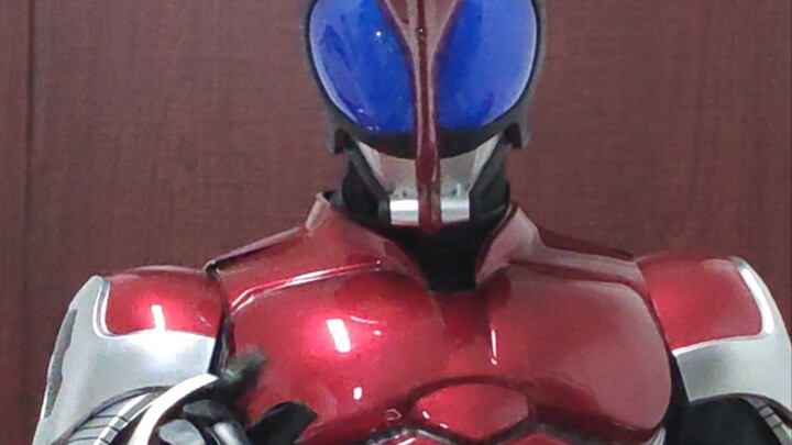 Kabuto leather suit actor! Uncle Er tried on the leather suit again, is he handsome? He also got ang