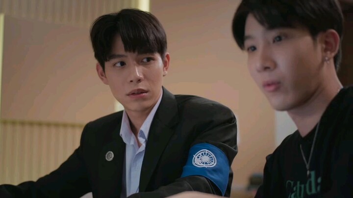 الحب الكامل - مسرحية رائعة جديدة تثير مشاعر القلب: دعم الرأس بالذراع