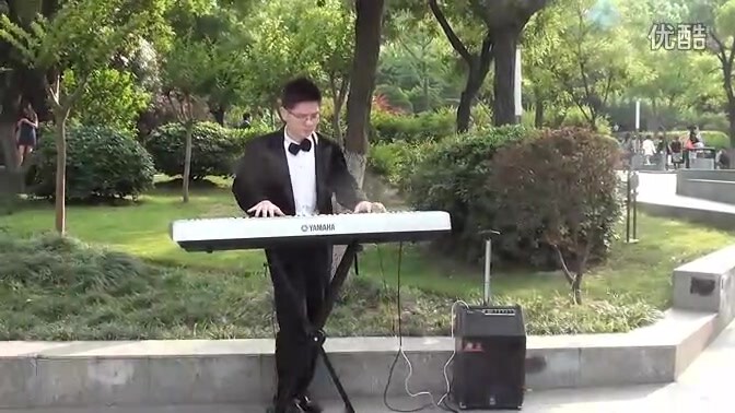 街头艺人演奏 久石让经典钢琴曲 菊次郎的夏天 以前的记录