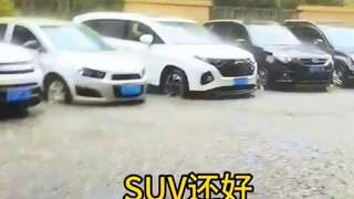 Lihat di mana mobilnya terendam, sial...