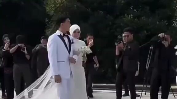 selamat atas pernikahan nya Dea imut dan kekasih hati..