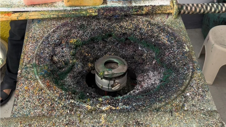 Mesin permen kapas lagi kotor