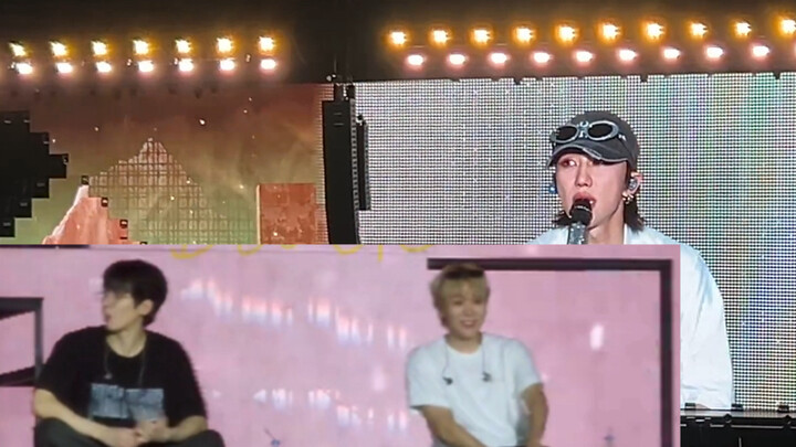 ตอนที่เสี่ยวปาพูดจีนในคอนเสิร์ต ช็องกวานกับวอนอูถึงกับสะดุ้งเพราะเสียงกรี๊ดสุดหลงใหลของแฟนคลับชาวจีน