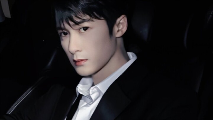 Thì ra đây là cách cô mặc trang phục khiêu vũ! Anh ấy thực sự biết cách quyến rũ chúng ta đến chết! 