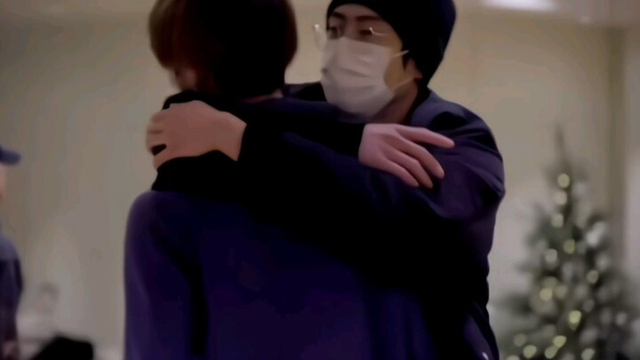 【Jung Jaehyun dan Doh Kyungsoo】Aduh, aduh, Jung‑ssi, ternyata kamu juga bisa memeluk orang lain sepe