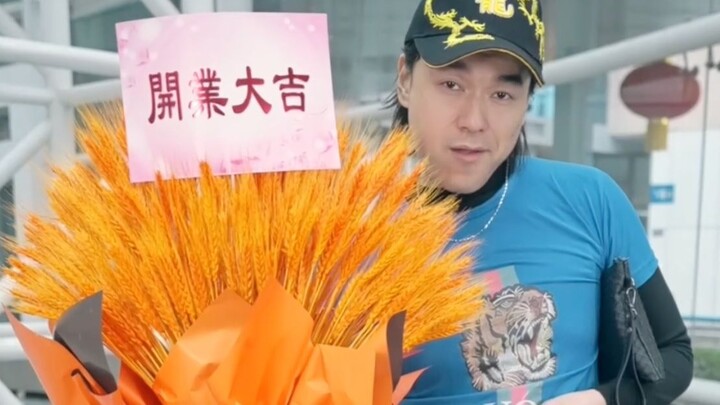 Hey, baby, will you be my girlfriend?