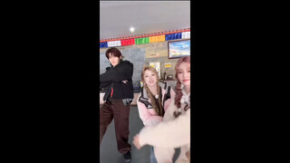 Tống Vũ Kỳ, Bạch Lộc và Trương Chân Nguyên cover "wayup" của JENNIE